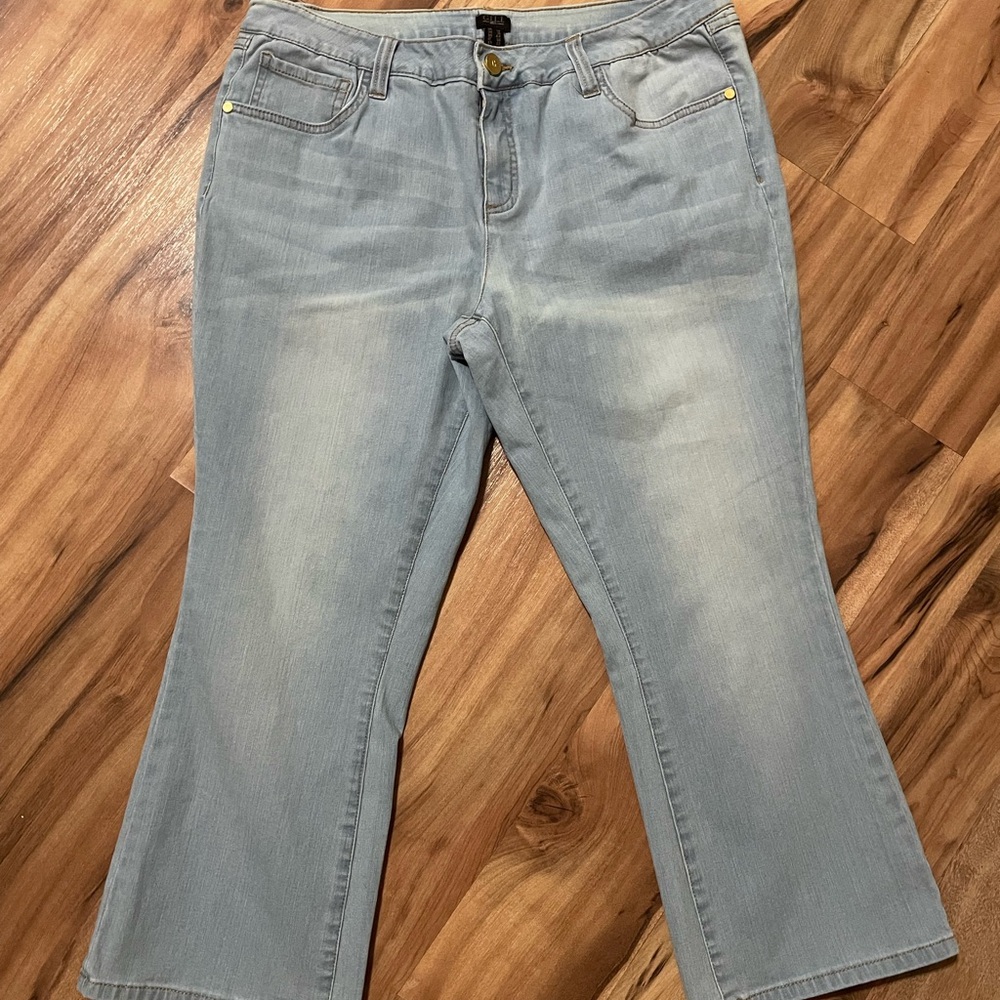 GILI Got it Love It Capri Light Wash Blue Denim Jeans Sz 14